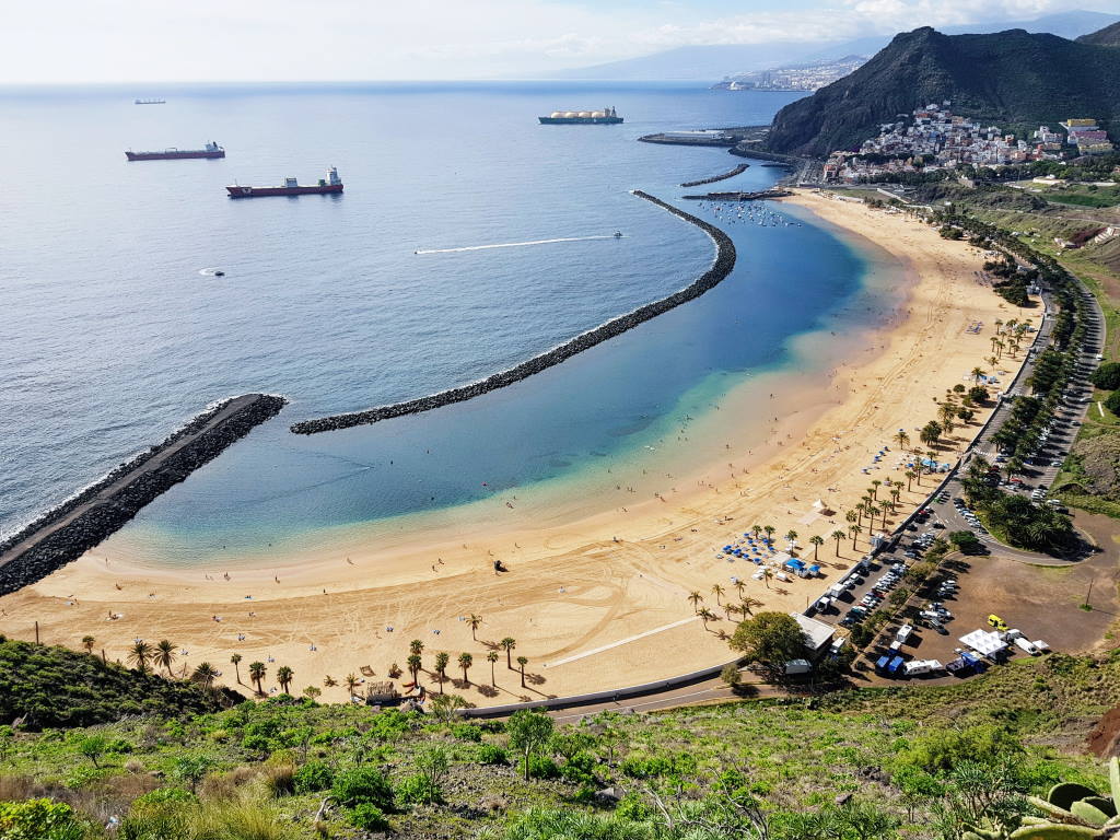 Pláž Las Teresitas, neďaleko Santa Cruz de Tenerife