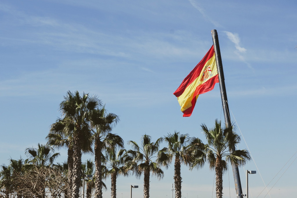 Valencia - španielska vlajka pri valenciánskom prístave